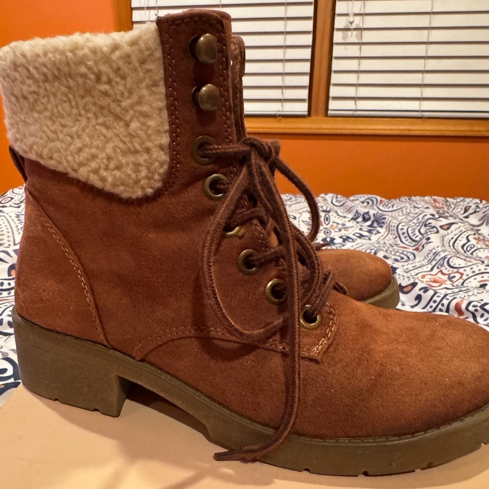 Mossimo Supply Co. Women's Brown Lace-Up Ankle Boots. Size 8. Lightly worn.